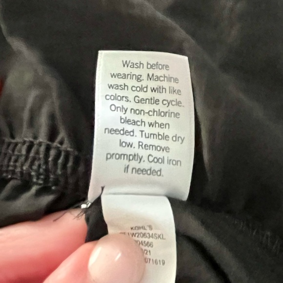 So Black satin blouse - Picture 2 of 7